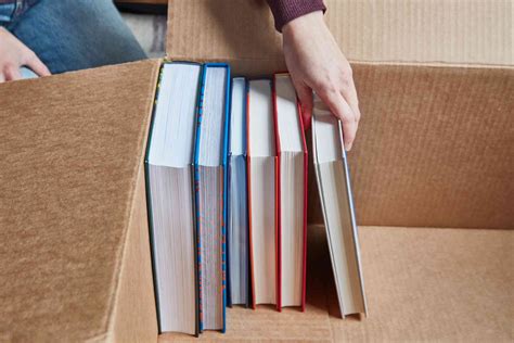 How to Pack Books Without Boxes: Exploring Creative Alternatives for Book Transportation