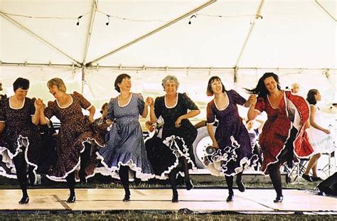 What is Clogging Dance? A Rhythmic Exploration of Percussive Footwork and Cultural Fusion